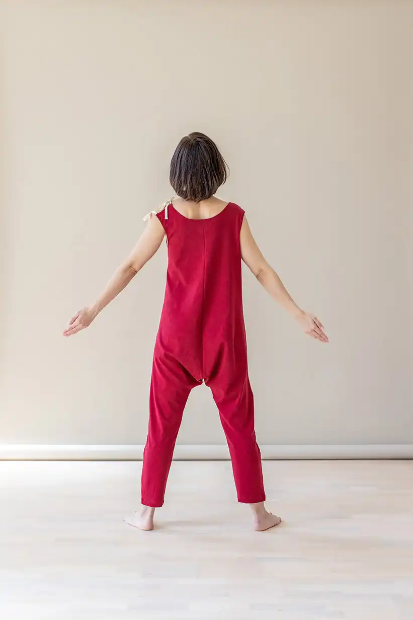Crocodile-jumpsuit-burgundy-cotton-women-yoga-2-web