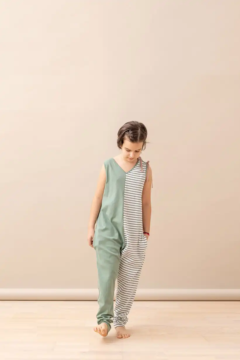 Crocodile-jumpsuit-olive-and-stripes-cotton-kids-yoga-3-web