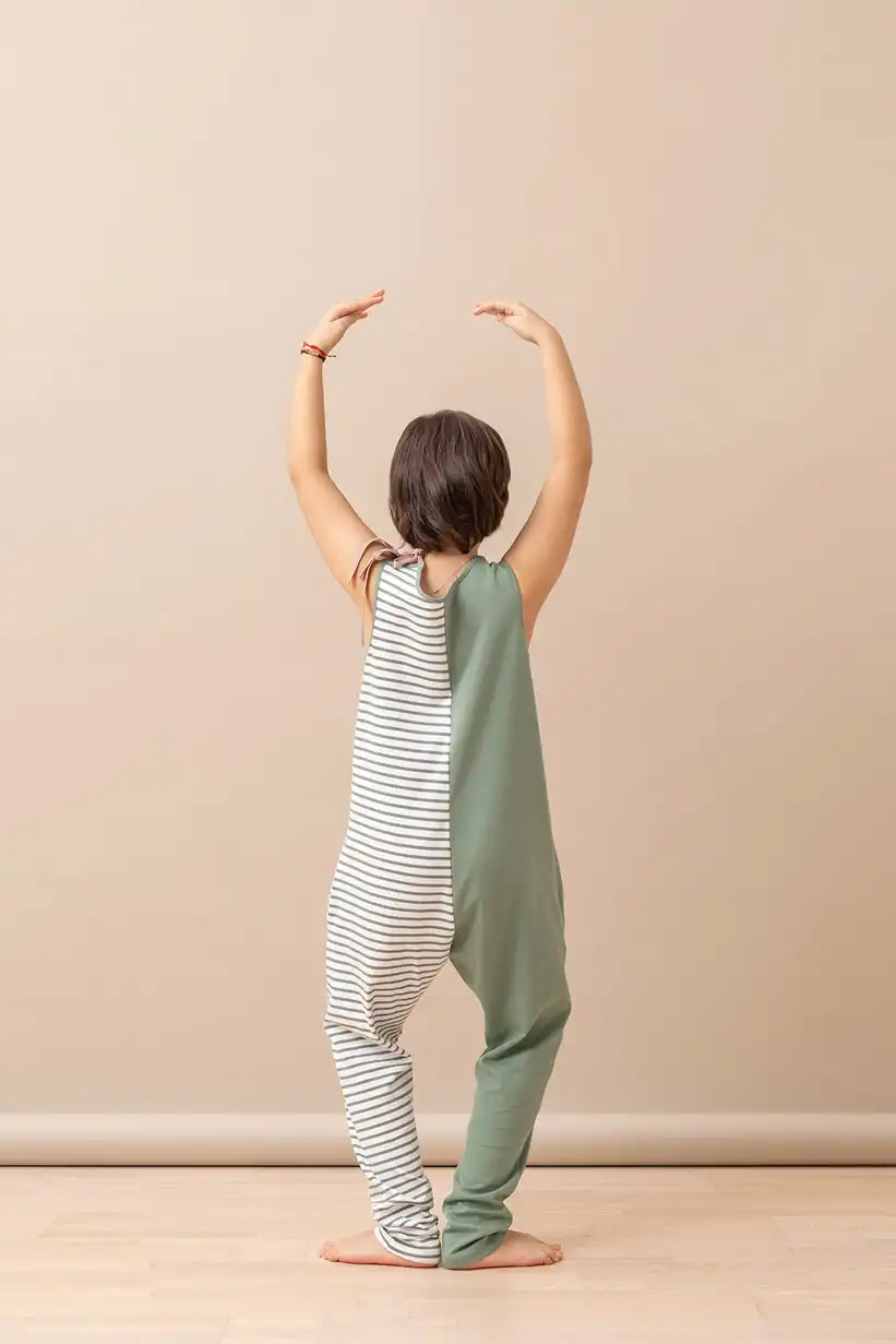 Crocodile-jumpsuit-olive-and-stripes-cotton-kids-yoga-7-web