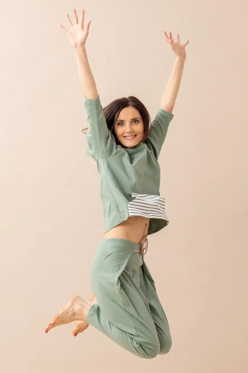 Dog-pants-olive-cotton-women-yoga-1-web