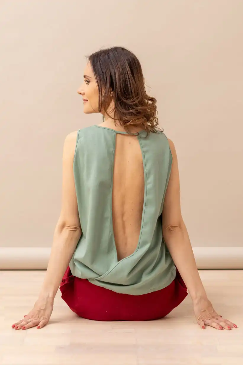 Frog-top-olive-cotton-women-yoga-1-web