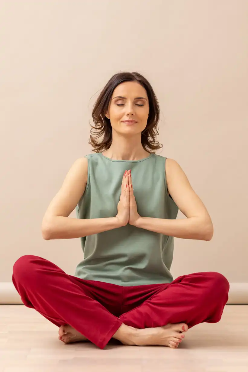 Frog-top-olive-cotton-women-yoga-2-web
