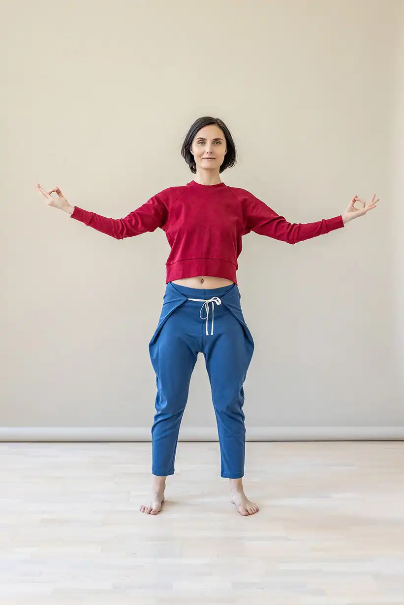 Peacock-top-suav-women-yoga-cotton-burgundy-1-web