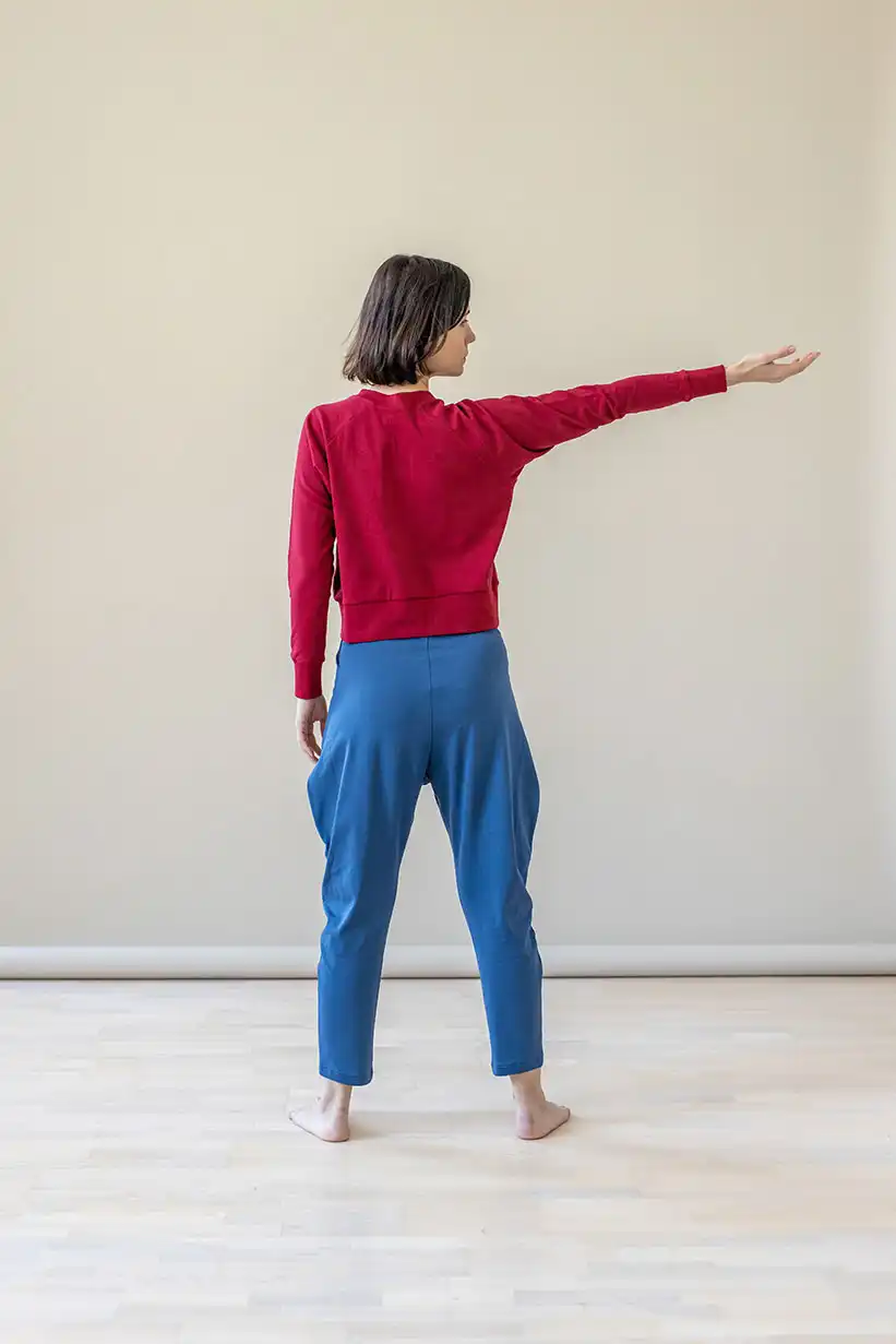 Peacock-top-suav-women-yoga-cotton-burgundy-2-web